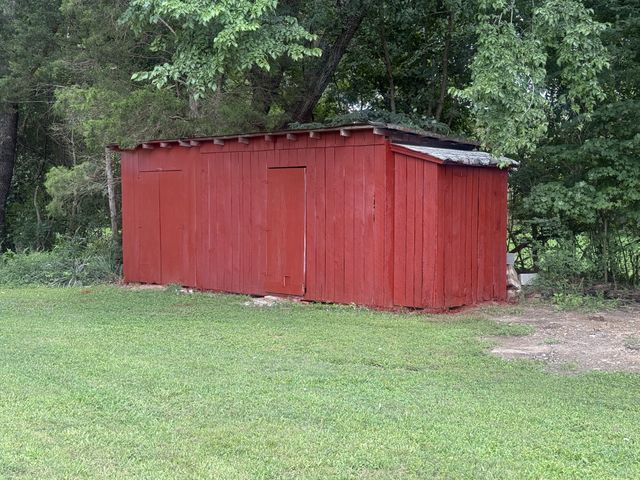 2825 Lylewood Rd, Woodlawn, TN 37191