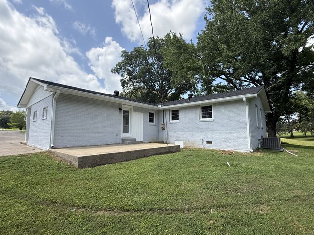 2825 Lylewood Rd, Woodlawn, TN 37191