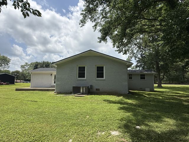 2825 Lylewood Rd, Woodlawn, TN 37191