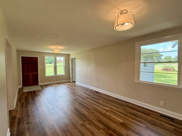2825 Lylewood Rd, Woodlawn, TN 37191
