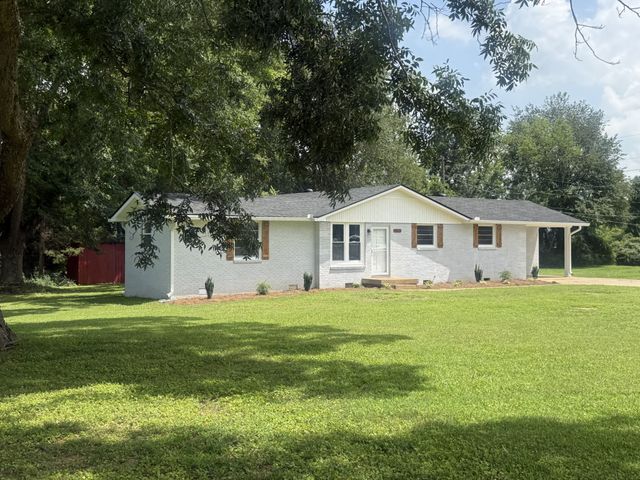 2825 Lylewood Rd, Woodlawn, TN 37191