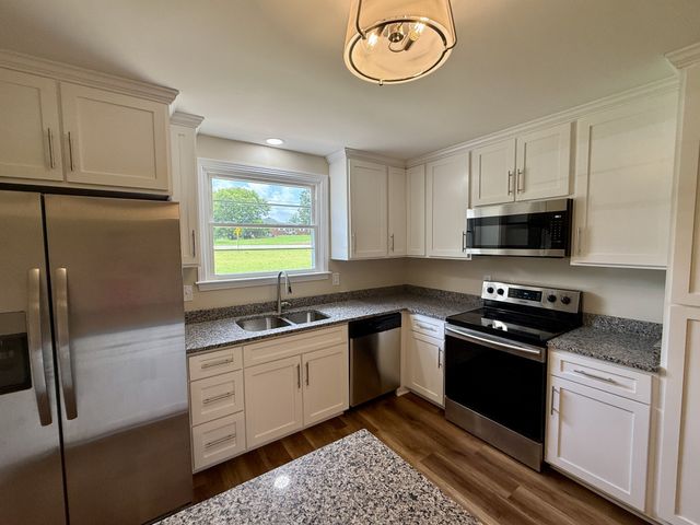 2825 Lylewood Rd, Woodlawn, TN 37191