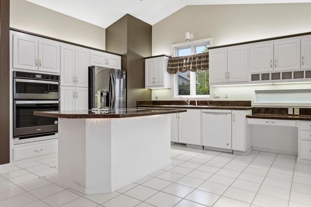 1059 Sommerset Place, West Fargo, ND 58078