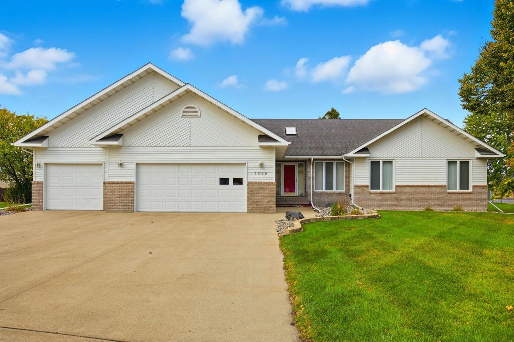 1059 Sommerset Place, West Fargo, ND 58078