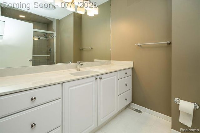5441 Langlewood Drive, West Bloomfield, MI 48322