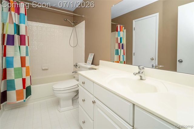5441 Langlewood Drive, West Bloomfield, MI 48322