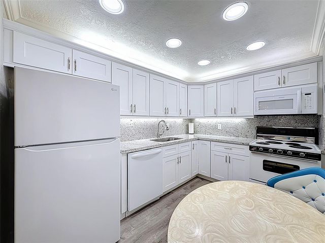 4211 NW 41st Street 205, Lauderdale Lakes, FL 33319