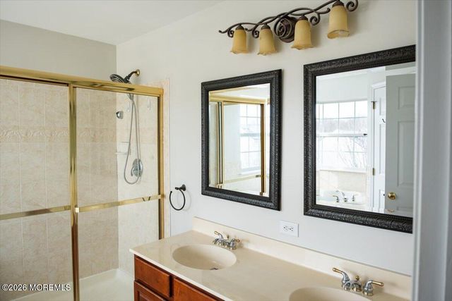 10 Hemingway Lane, Columbus, NJ 08022