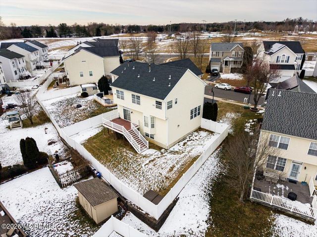 10 Hemingway Lane, Columbus, NJ 08022