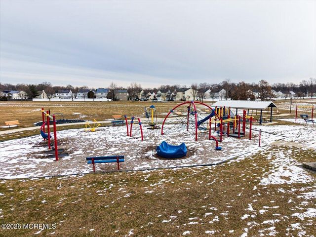 10 Hemingway Lane, Columbus, NJ 08022