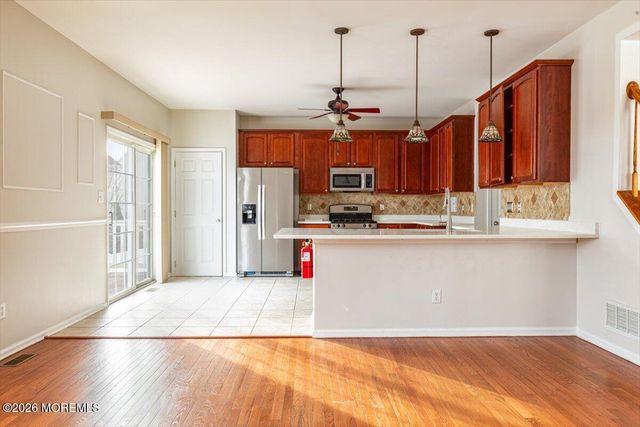 10 Hemingway Lane, Columbus, NJ 08022