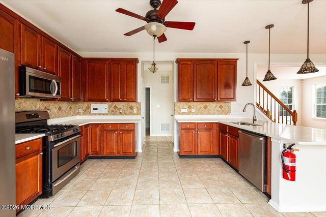 10 Hemingway Lane, Columbus, NJ 08022