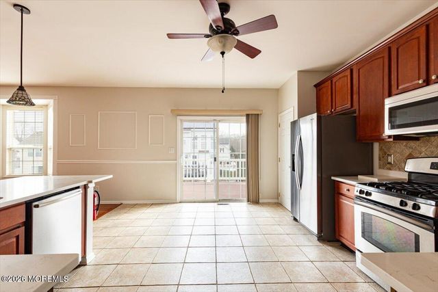 10 Hemingway Lane, Columbus, NJ 08022