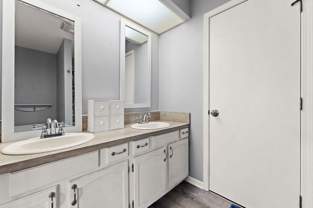 827 Kenmare Pkwy, Crown Point, IN 46307