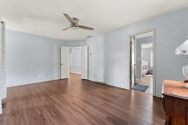 827 Kenmare Pkwy, Crown Point, IN 46307