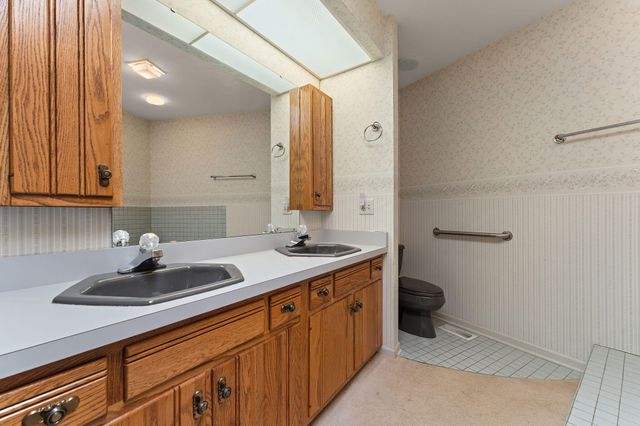 827 Kenmare Pkwy, Crown Point, IN 46307