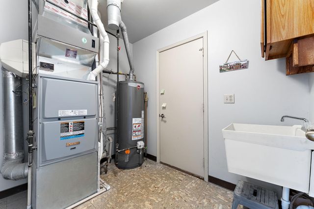 827 Kenmare Pkwy, Crown Point, IN 46307