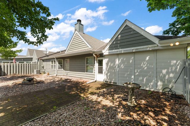 827 Kenmare Pkwy, Crown Point, IN 46307