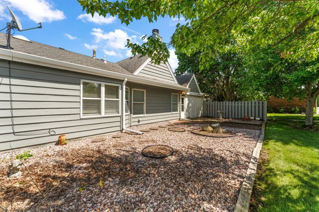 827 Kenmare Pkwy, Crown Point, IN 46307