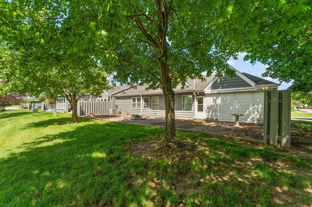 827 Kenmare Pkwy, Crown Point, IN 46307