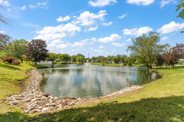 827 Kenmare Pkwy, Crown Point, IN 46307