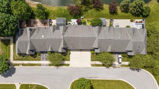 827 Kenmare Pkwy, Crown Point, IN 46307