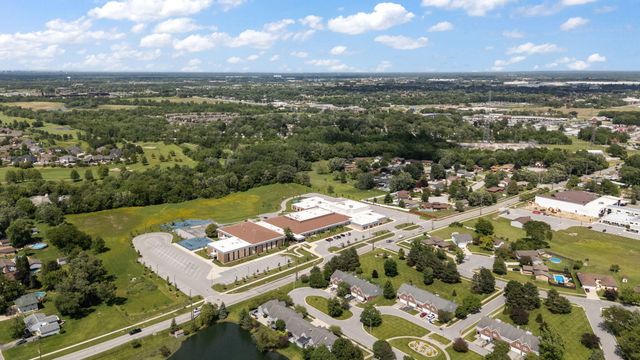 827 Kenmare Pkwy, Crown Point, IN 46307