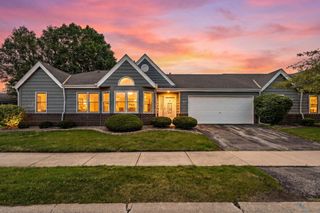 827 Kenmare Pkwy, Crown Point, IN 46307