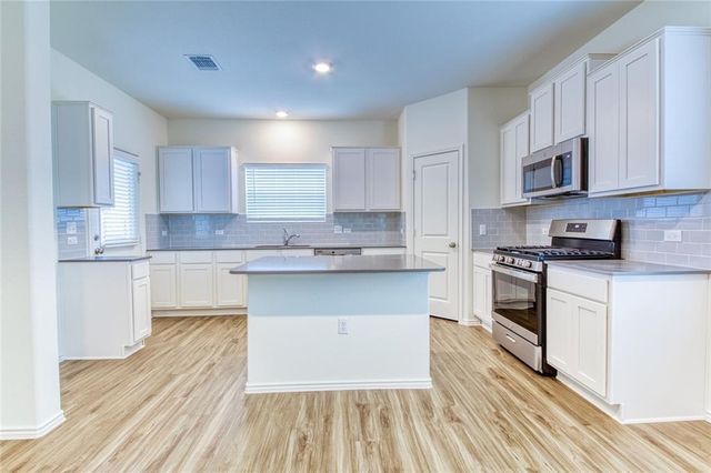 15401 Summer Ray DR NE, Del Valle, TX 78617