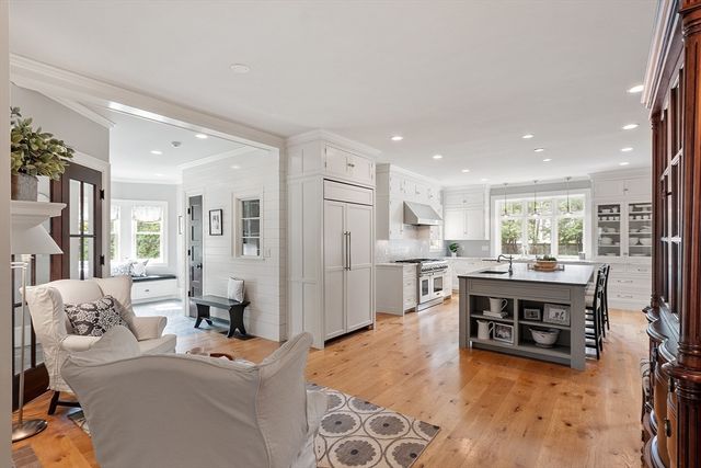 59 Elm St, Concord, MA 01742