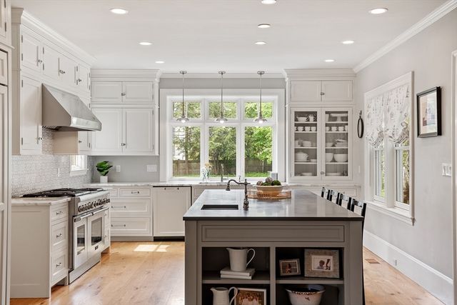 59 Elm St, Concord, MA 01742