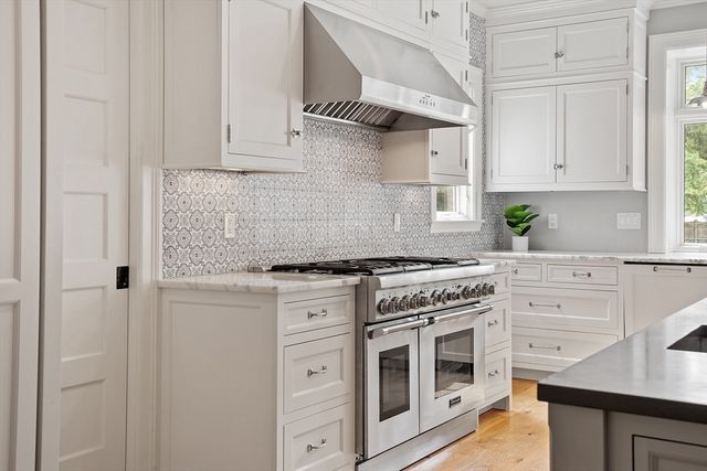 59 Elm St, Concord, MA 01742