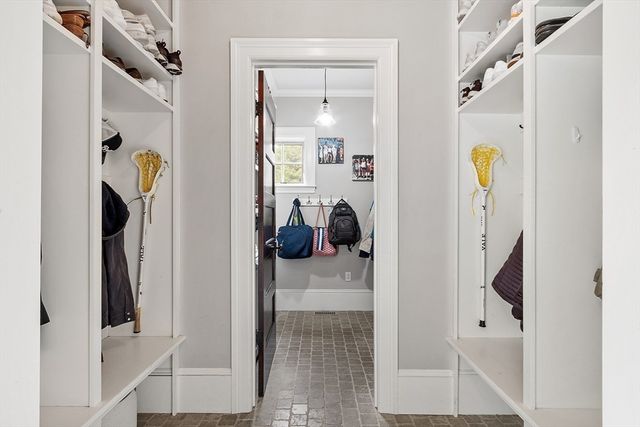 59 Elm St, Concord, MA 01742