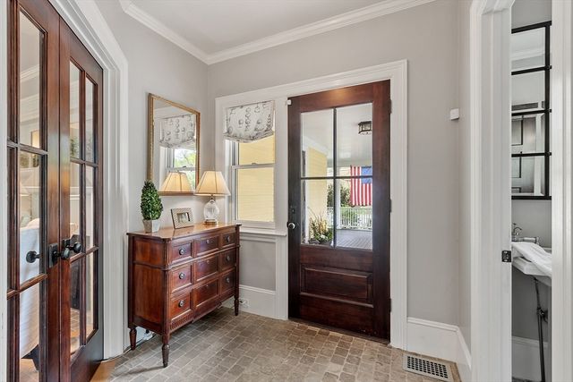 59 Elm St, Concord, MA 01742