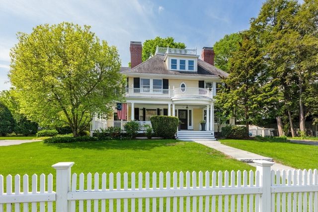 59 Elm St, Concord, MA 01742