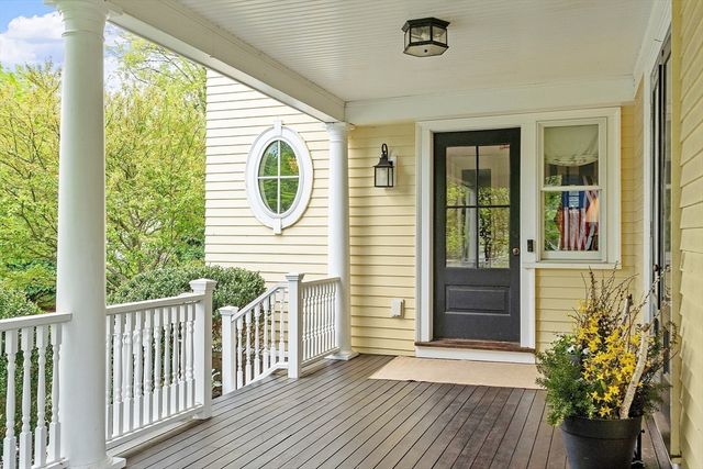 59 Elm St, Concord, MA 01742