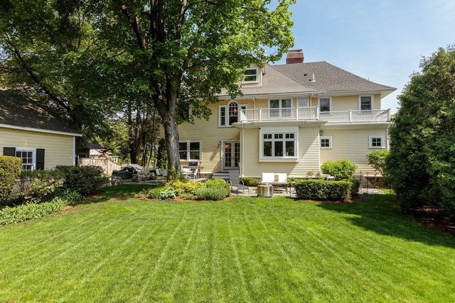 59 Elm St, Concord, MA 01742