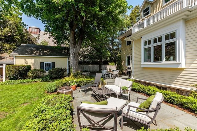 59 Elm St, Concord, MA 01742