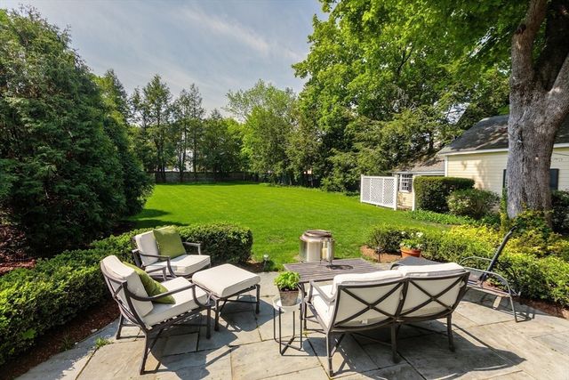 59 Elm St, Concord, MA 01742