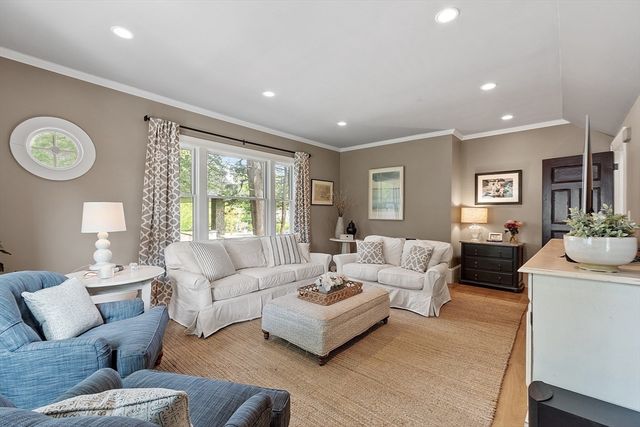 59 Elm St, Concord, MA 01742