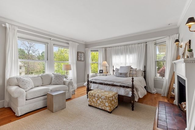 59 Elm St, Concord, MA 01742