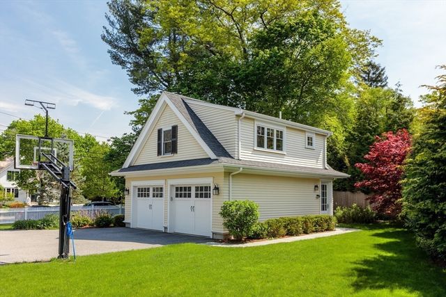 59 Elm St, Concord, MA 01742