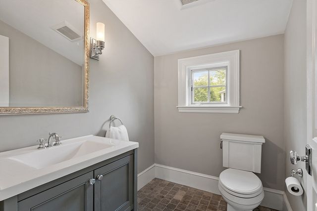 59 Elm St, Concord, MA 01742