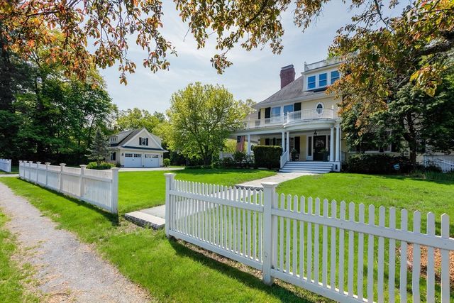 59 Elm St, Concord, MA 01742