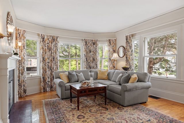 59 Elm St, Concord, MA 01742