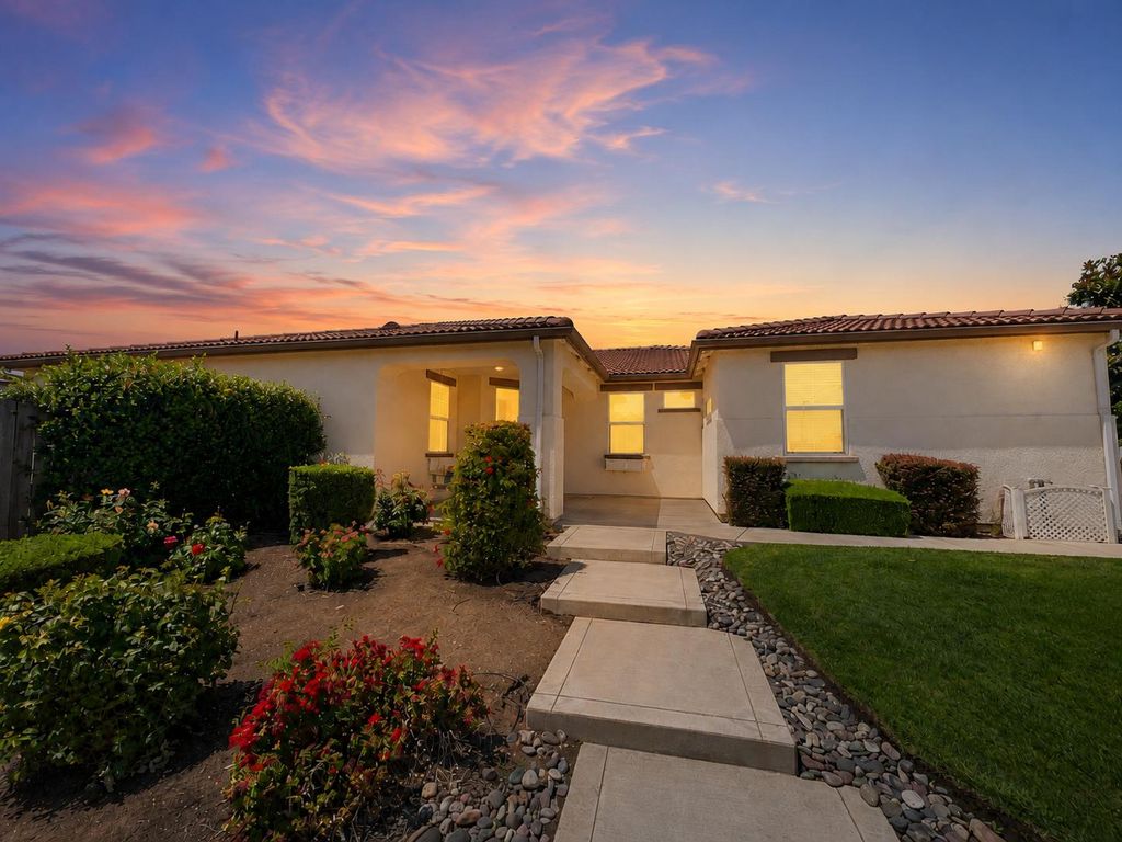 Image 10 of property listing at 3659 N Pearwood Avenue, Fresno, CA 93727