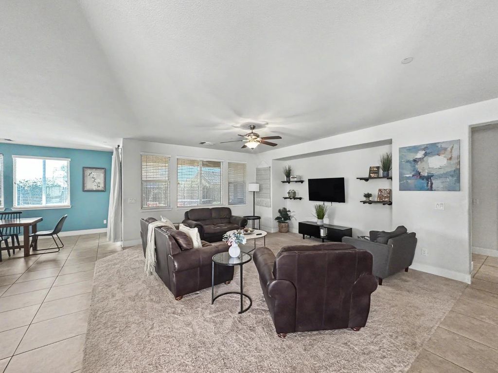 Image 12 of property listing at 3659 N Pearwood Avenue, Fresno, CA 93727