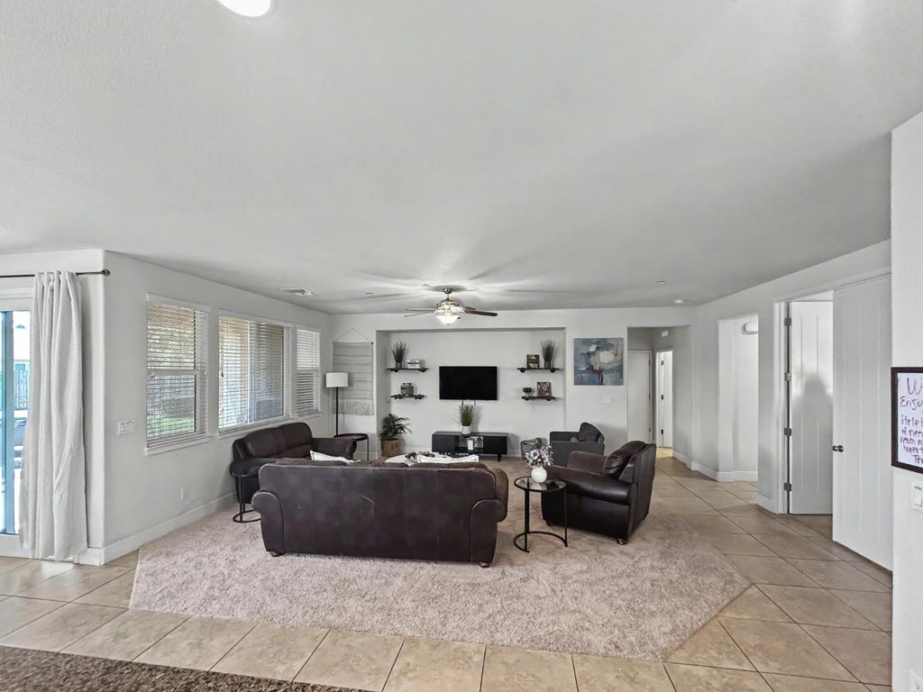 Image 15 of property listing at 3659 N Pearwood Avenue, Fresno, CA 93727
