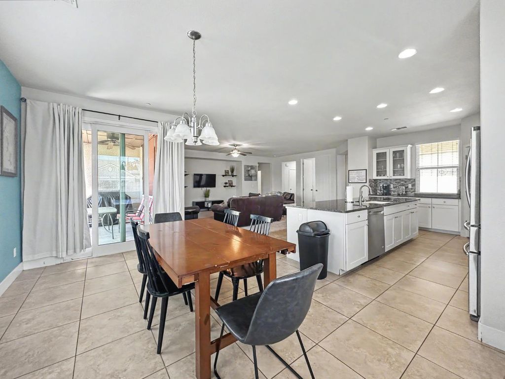 Image 17 of property listing at 3659 N Pearwood Avenue, Fresno, CA 93727