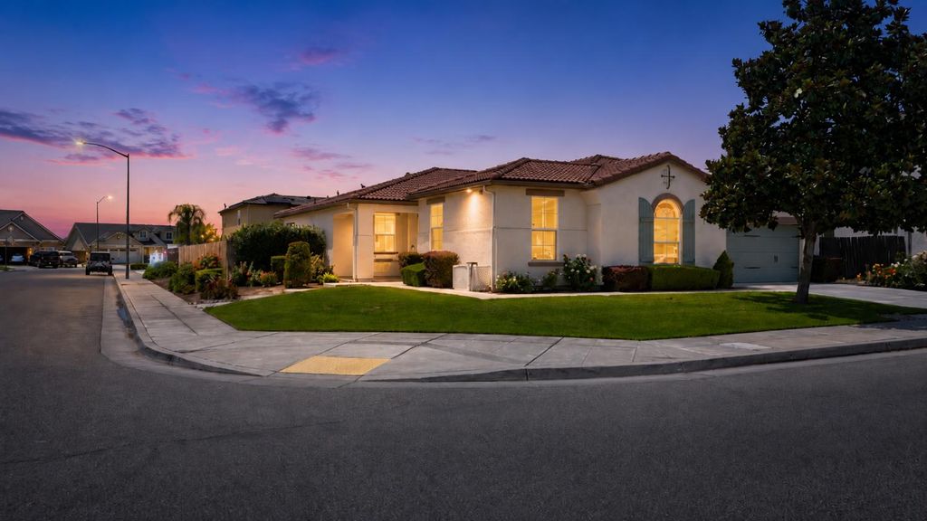 Image 2 of property listing at 3659 N Pearwood Avenue, Fresno, CA 93727